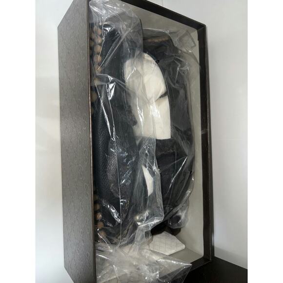 Gucci Men's Black Pebbled Leather Loafers with Bamboo Tassels - Picture 3 of 6